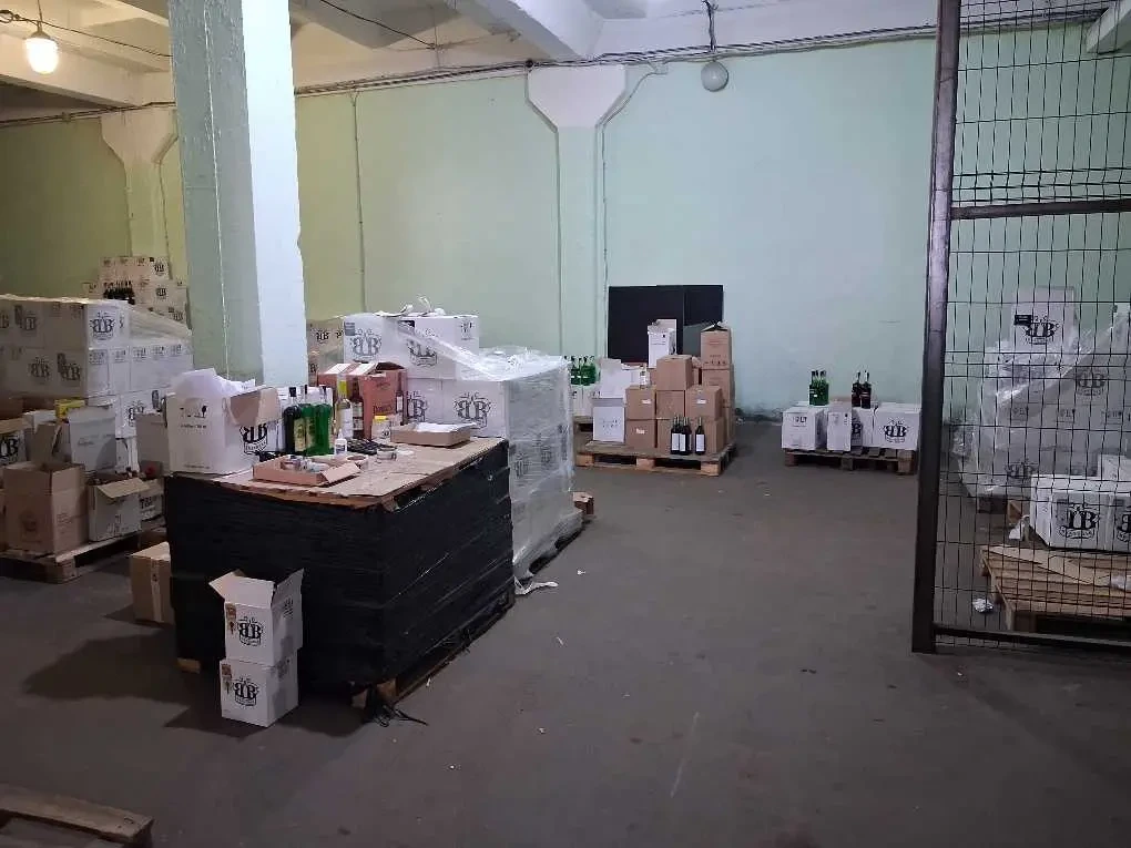 склади Київ, Дніпровський, Празька 2