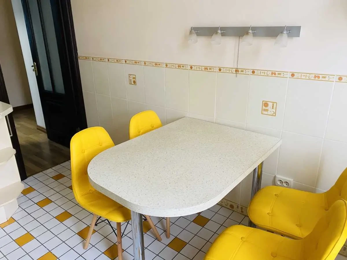 3-к квартира Київ, Шевченківський, Мельникова 6 8