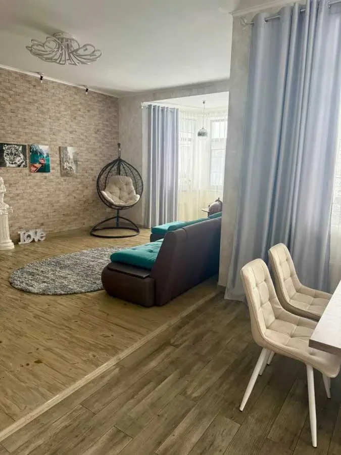 4-к будинок Обухівський, Круглик, Озерна 8