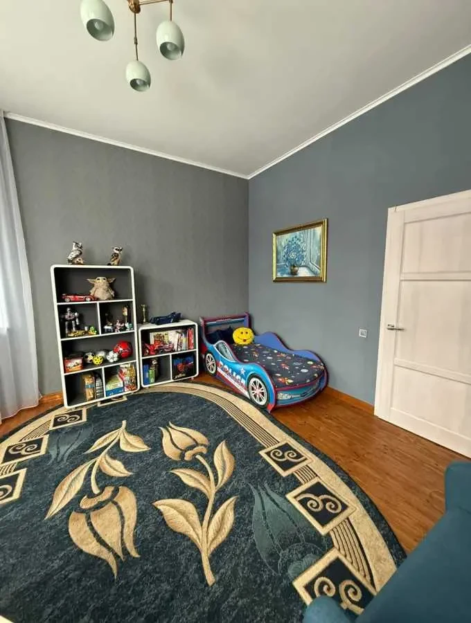 4-к будинок Обухівський, Круглик, Озерна 11