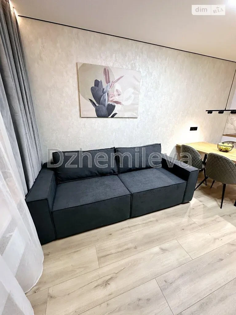 ЖК Варшавський 2 продам простора однокімнатна квартира 47м2 2