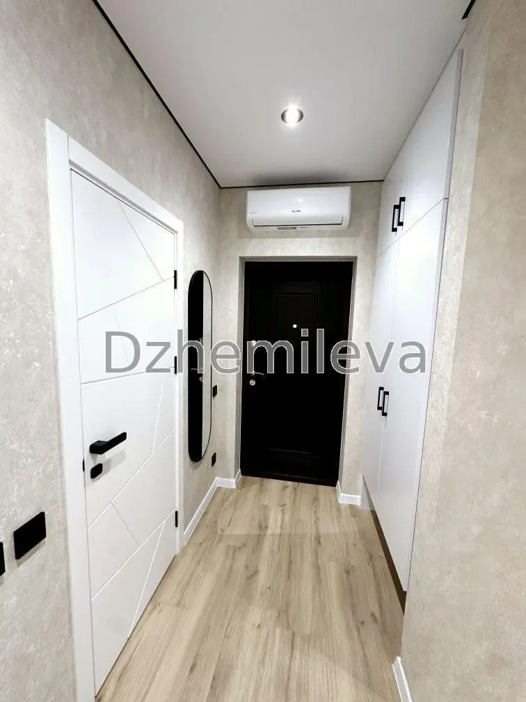 ЖК Варшавський 2 продам простора однокімнатна квартира 47м2 4