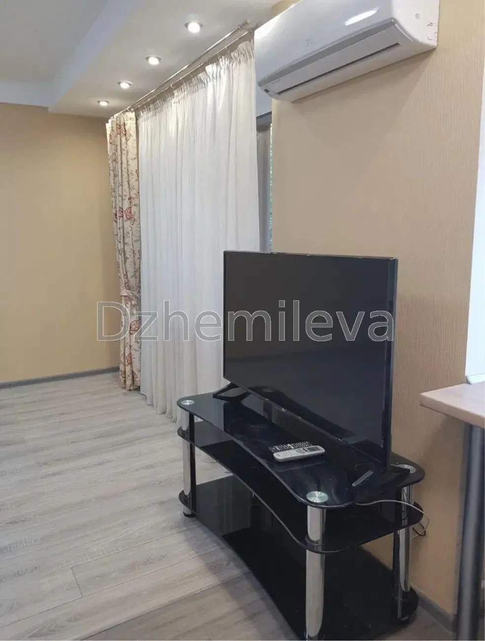 Продаж 1к квартира Печерськ цегла 3 поверх євроремонт 4