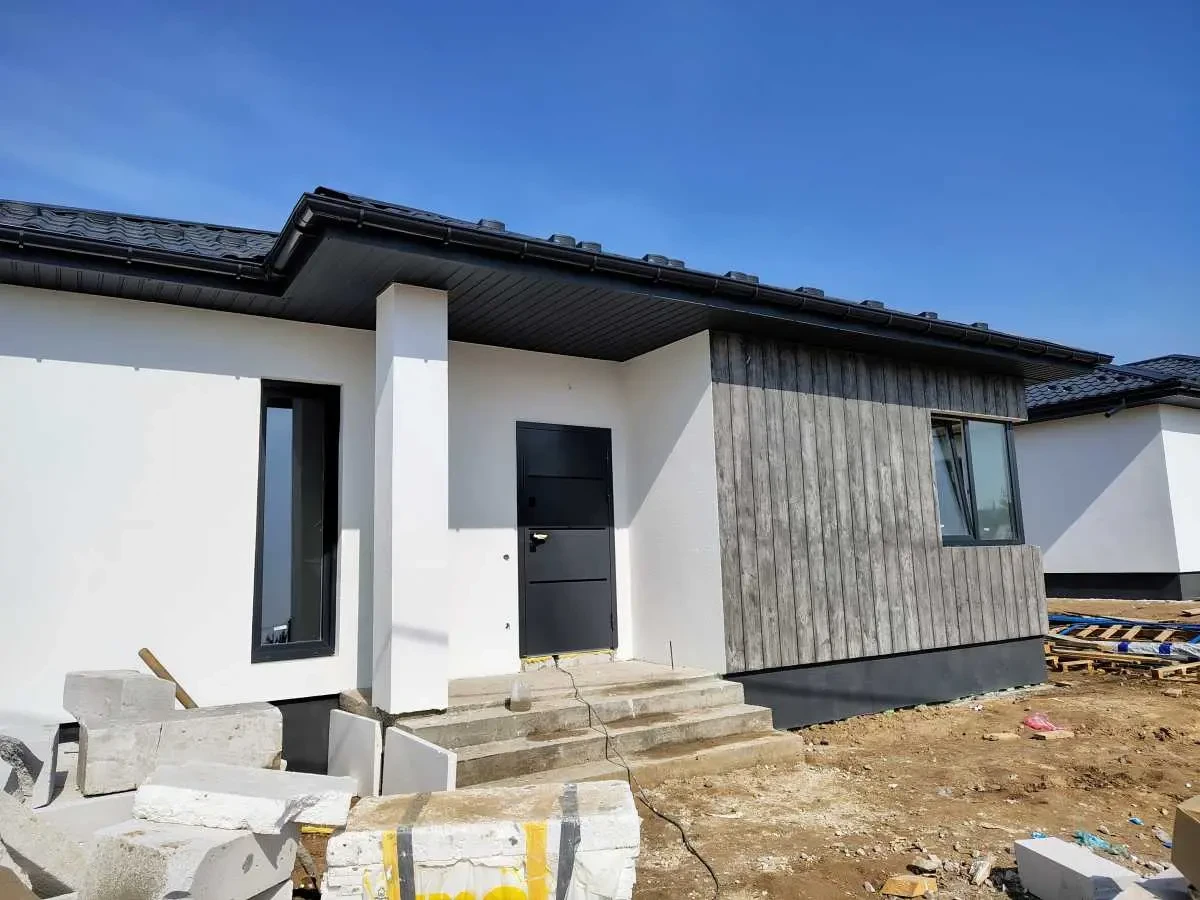 3-к будинок Фастівський, Путрівка, Короленка 3