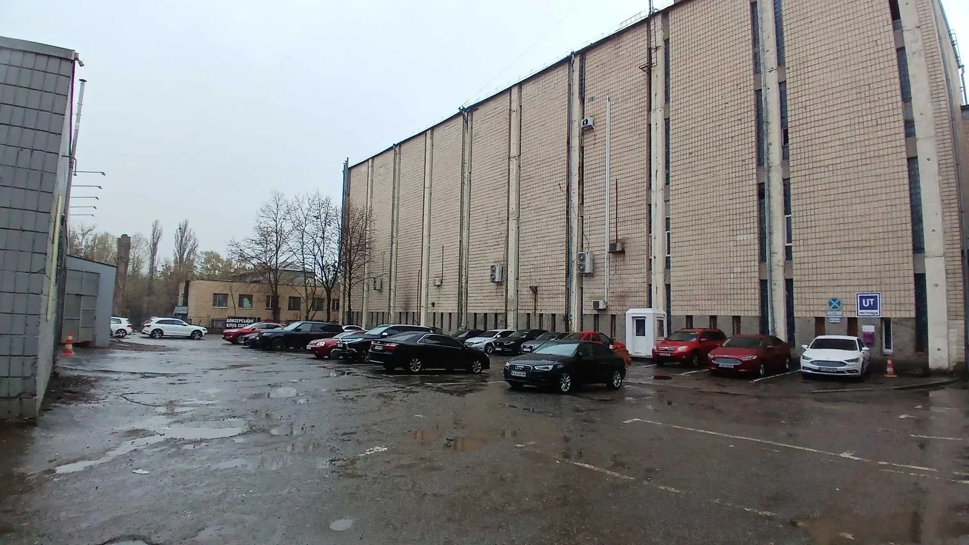 Сдам помещение свободного назначения Київ, Салютна вул. 3