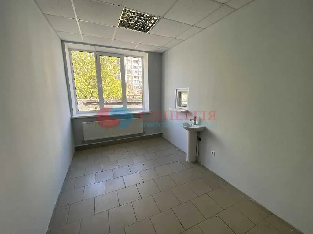 торгові площі Київ, Оболонський, Героїв Сталінграду 65 7