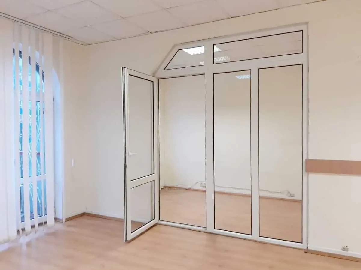 офісна будівля Київ, Печерський, Іоанна Павла ІІ