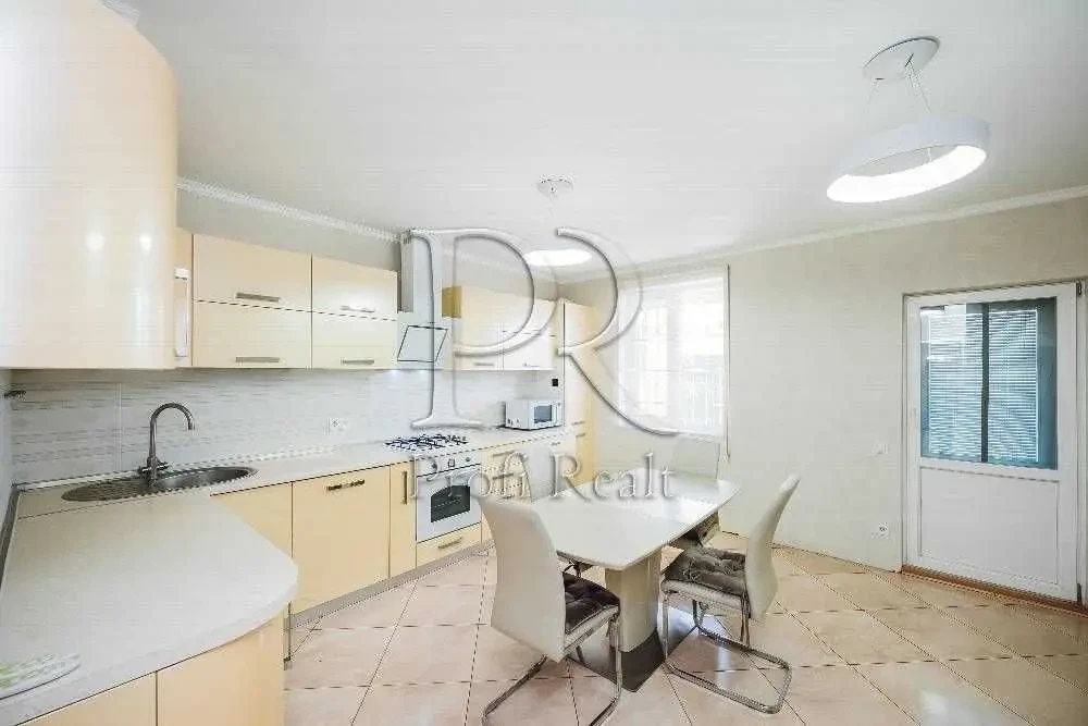 4-к таунхаус Бучанський, Святопетрівське, Незалежності вулиця