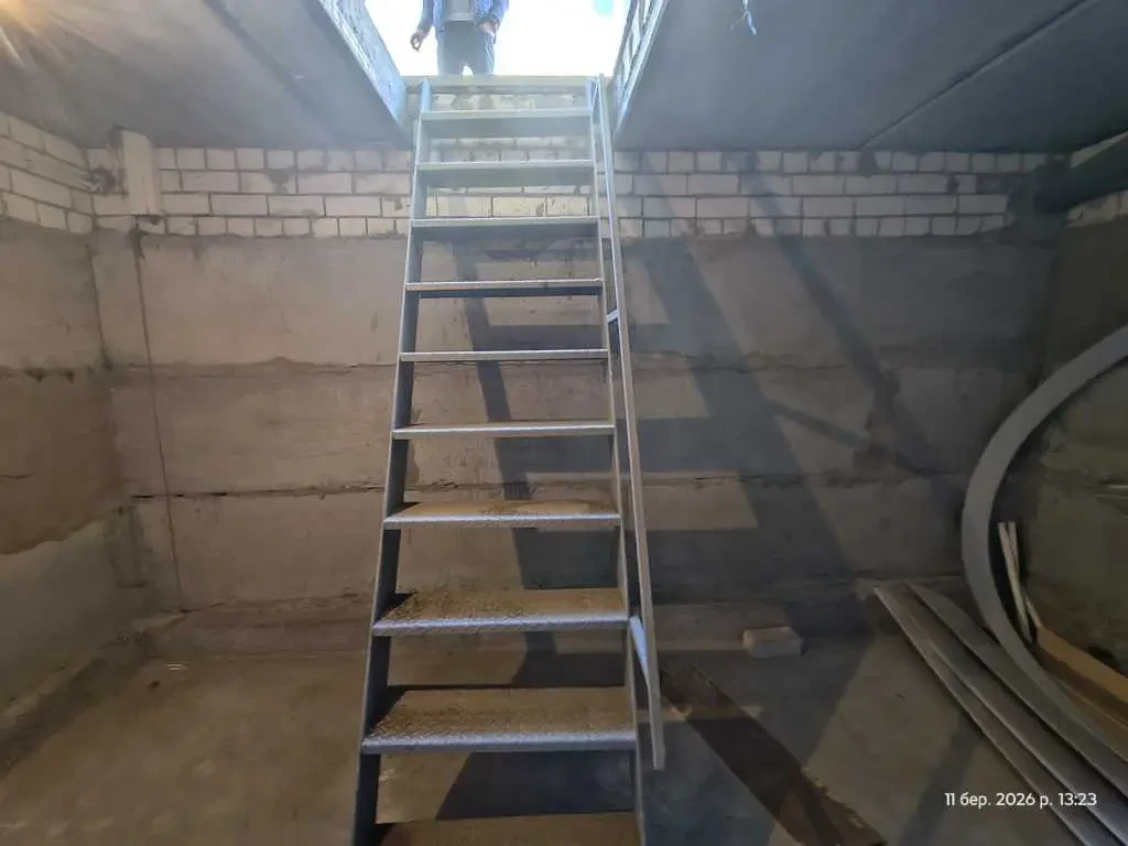 окремий гараж Київ, Деснянський, Миколи Закревського 93 23