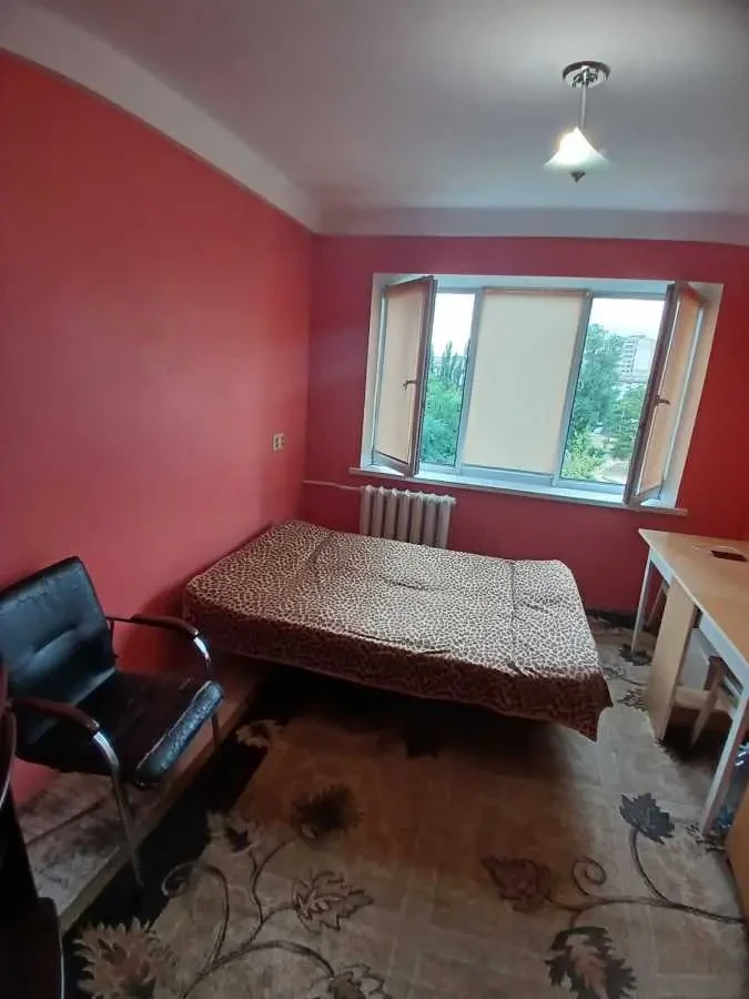 кімната Київ, Дніпровський, Юності 9