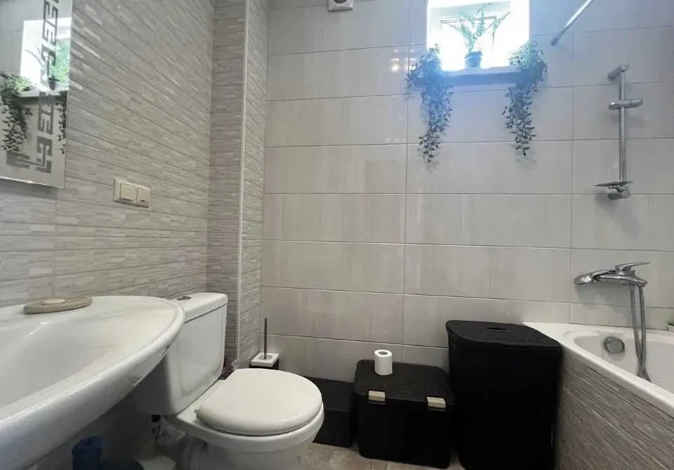 5-к будинок Бучанський, Горенка, мічуріна 13