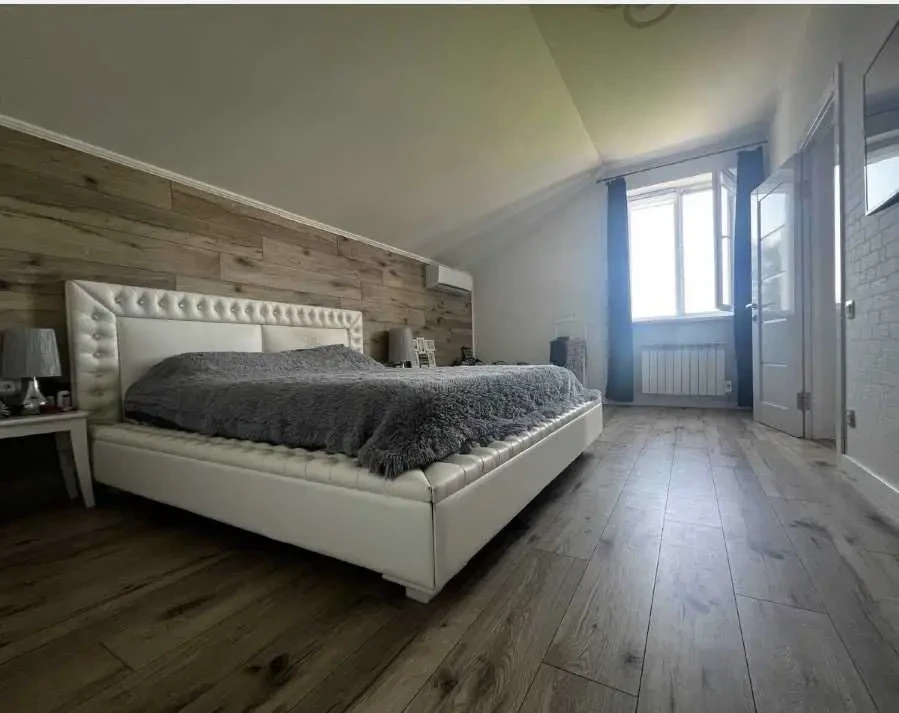 5-к будинок Бучанський, Горенка, мічуріна