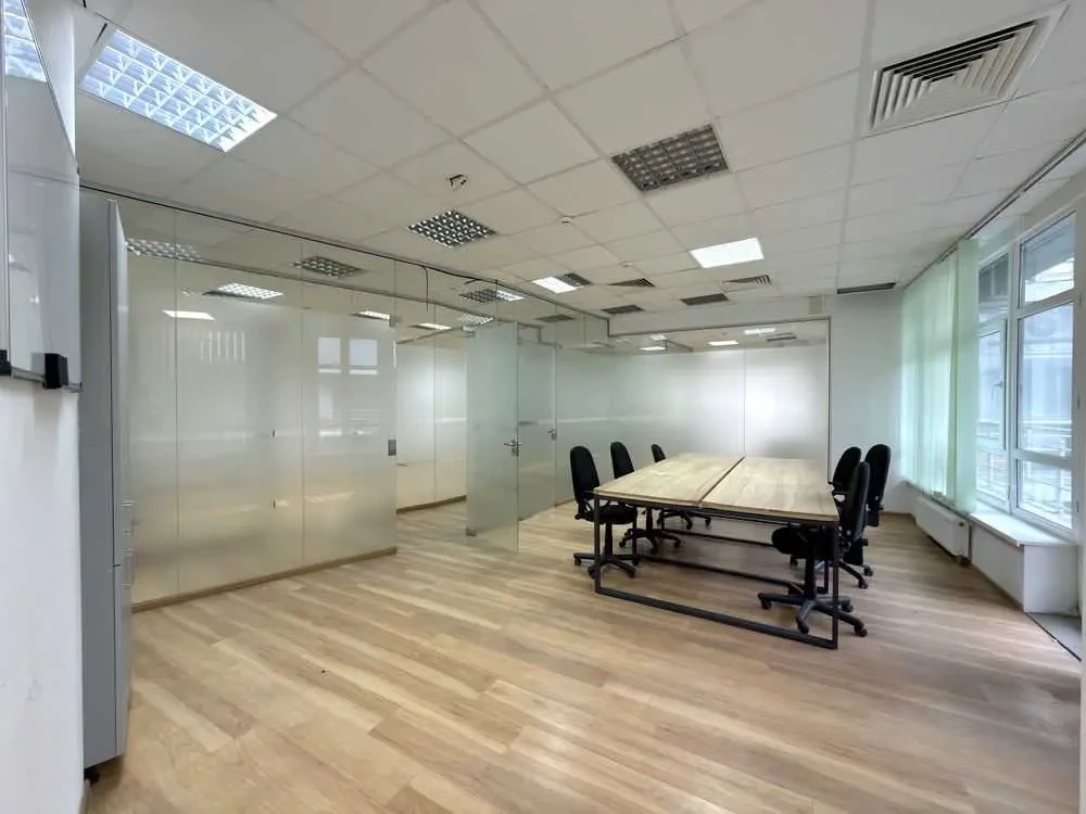 офісна будівля Київ, Печерський, Євгена Коновальця 36Д