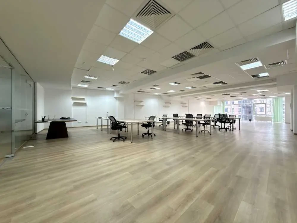 офісна будівля Київ, Печерський, Євгена Коновальця 36Д 4