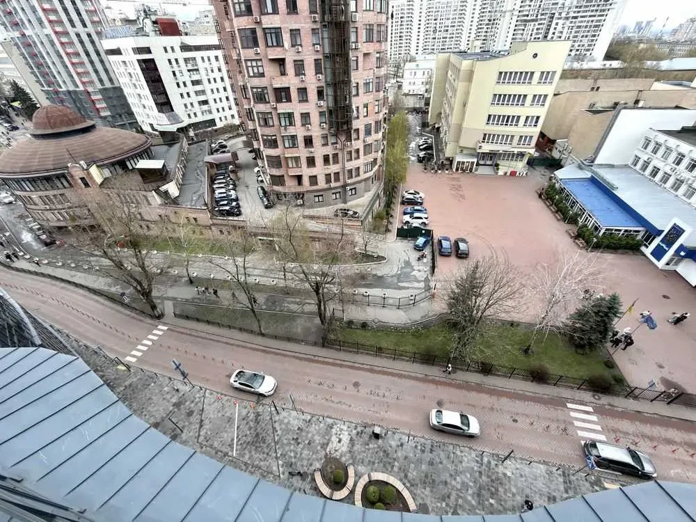 офісна будівля Київ, Печерський, Євгена Коновальця 36Д 5