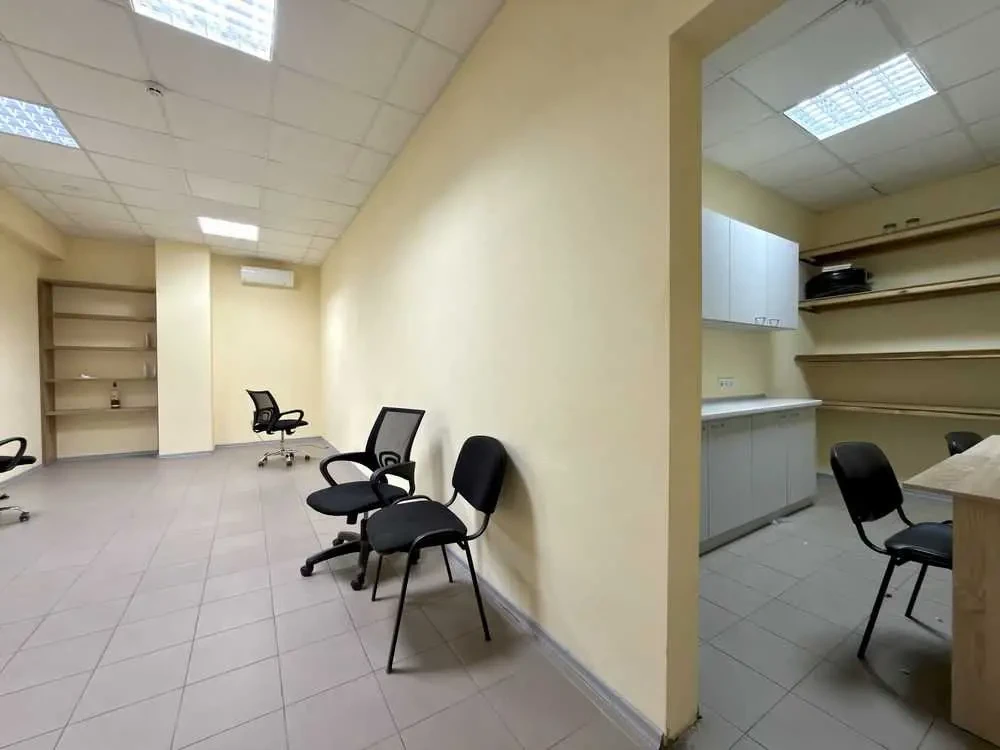 офісна будівля Київ, Печерський, Євгена Коновальця 36Д 11