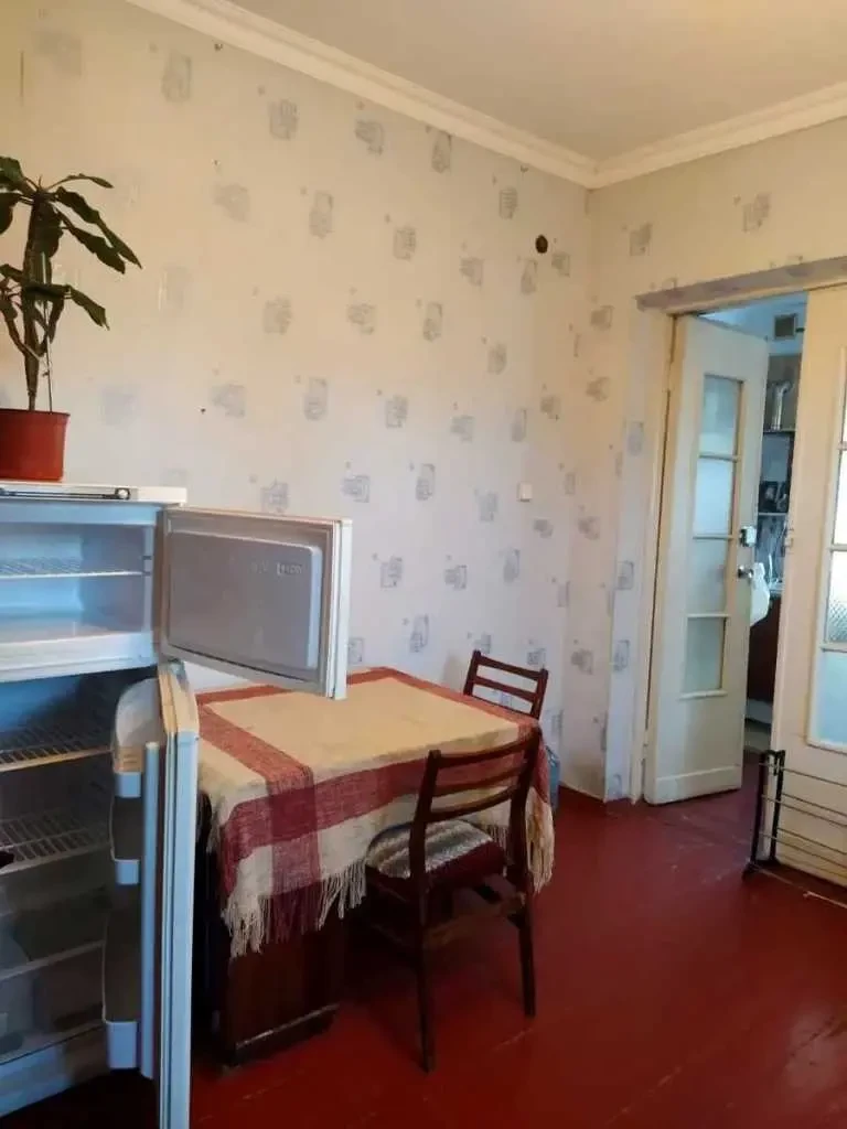 кімната Київ, Печерський, Менделєєва 45 2