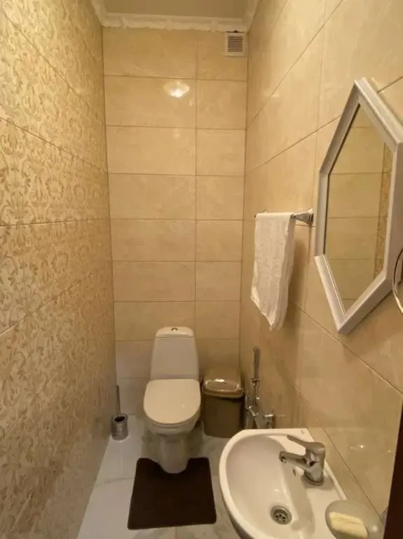 8-к будинок Київ, Деснянський, Карла Маркса 17