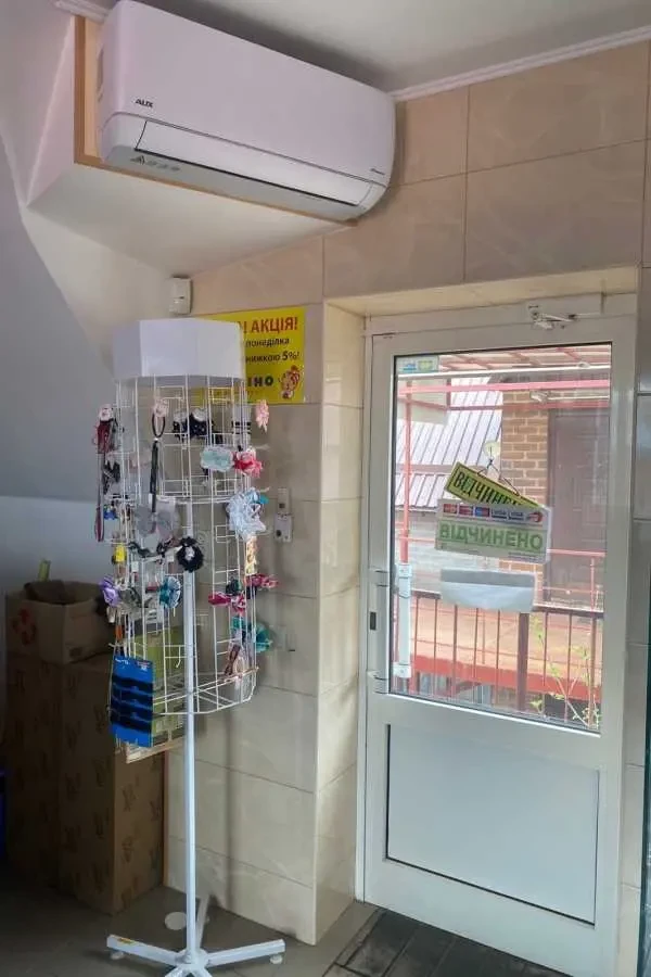 об’єкт сфери послуг Бориспільський, Бориспіль, Верхній вал 3 7