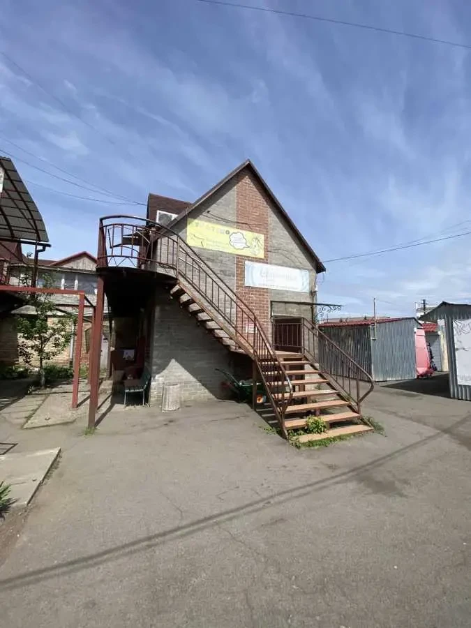 об’єкт сфери послуг Бориспільський, Бориспіль, Верхній вал 3 3