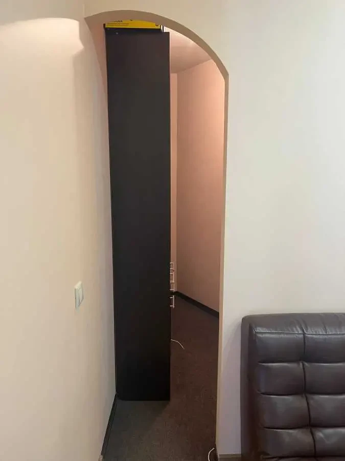 об’єкт сфери послуг Київ, Дарницький, Срібнокільська 22 18