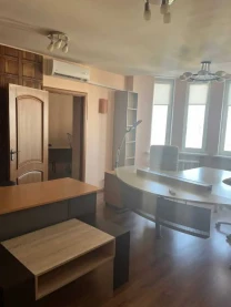 об’єкт сфери послуг Київ, Дарницький, Срібнокільська 22