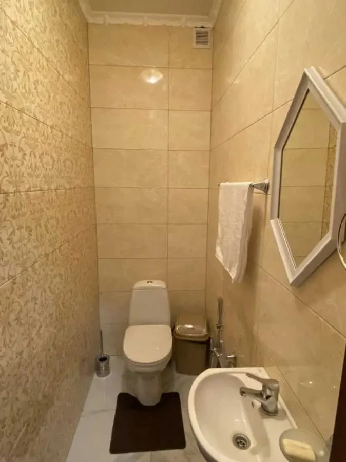 8-к будинок Київ, Деснянський, Карла Маркса 1 6