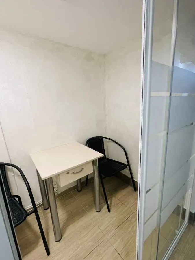 об’єкт сфери послуг Київ, Дніпровський, Раїси Окіпної 8 3