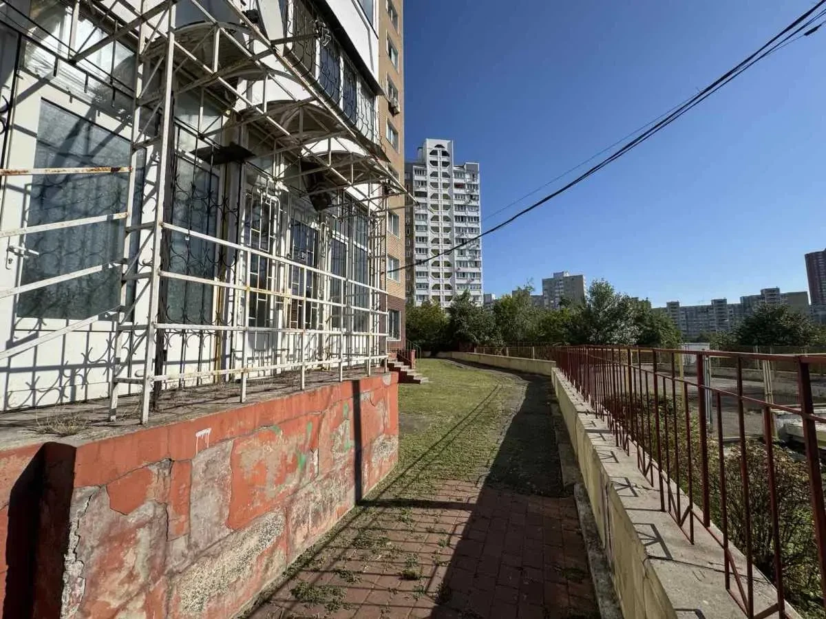 торгові площі Київ, Дарницький, Харківське 56 11