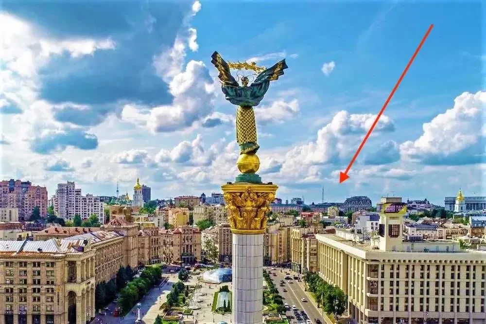 торгові площі Київ, Печерський, Хрещатик 1