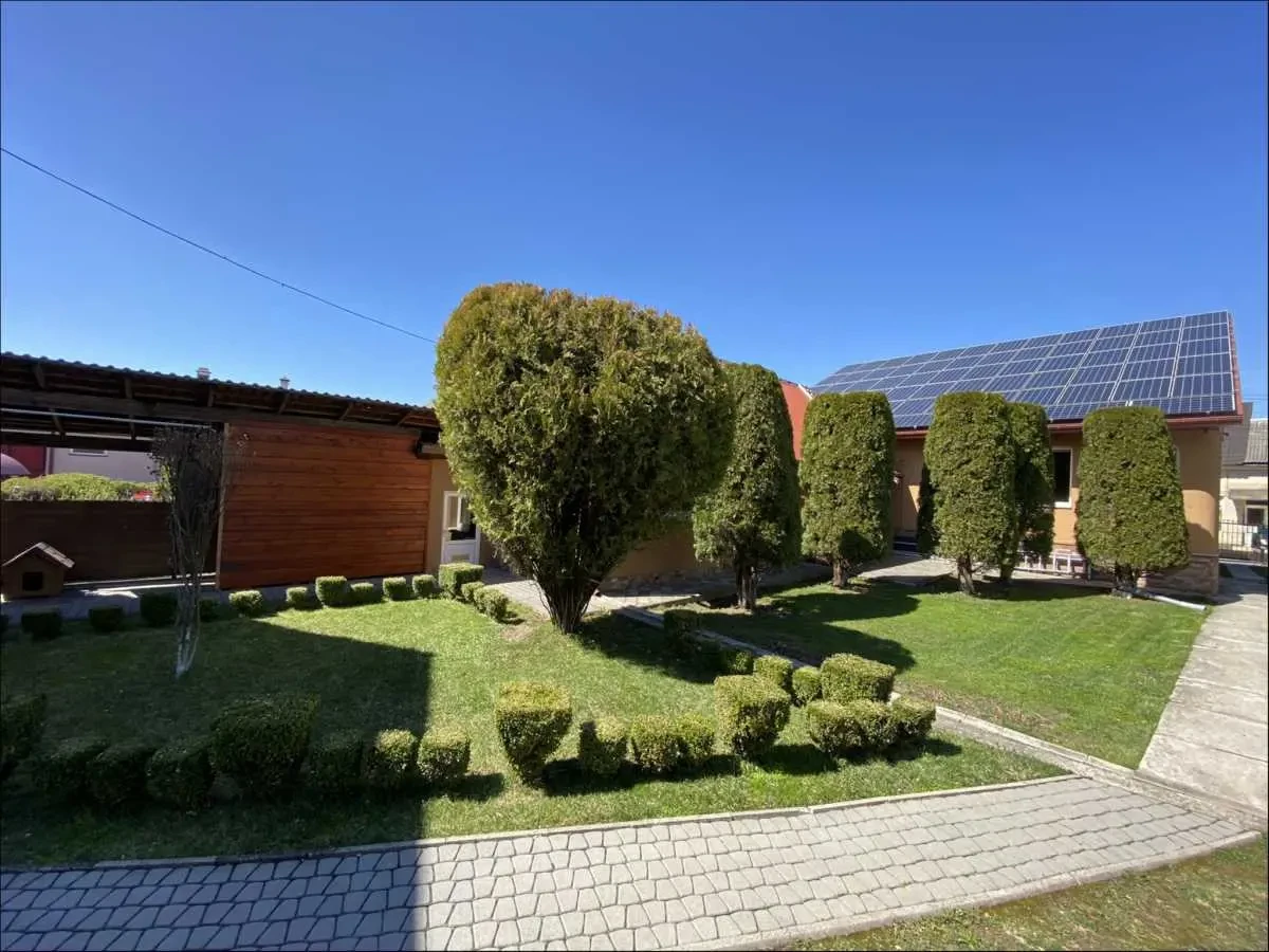 10-к будинок Хустський, Хуст, Центральна 17