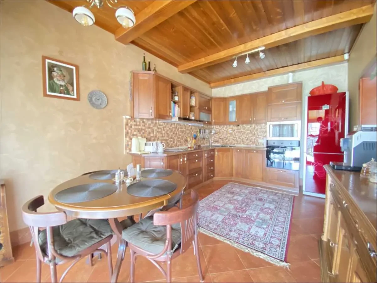 10-к будинок Хустський, Хуст, Центральна 5