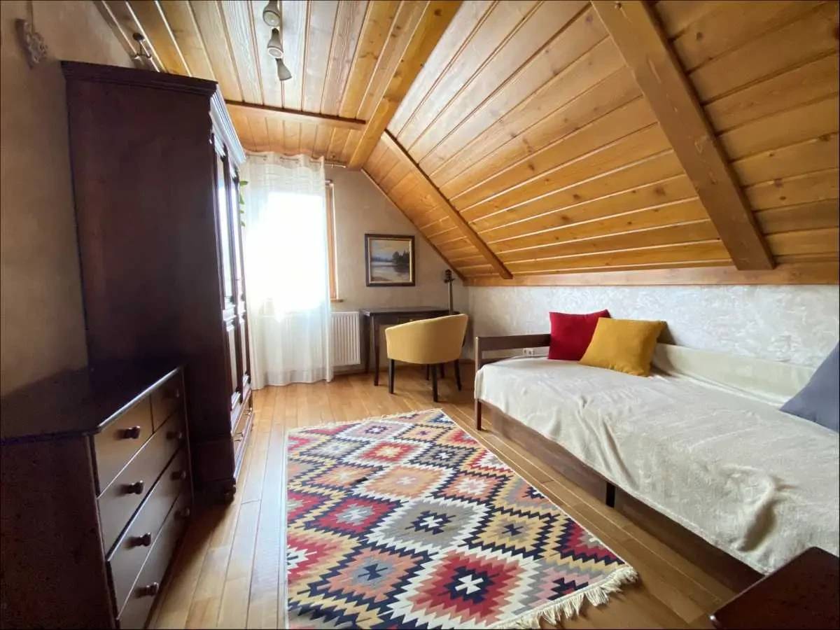 10-к будинок Хустський, Хуст, Центральна 14