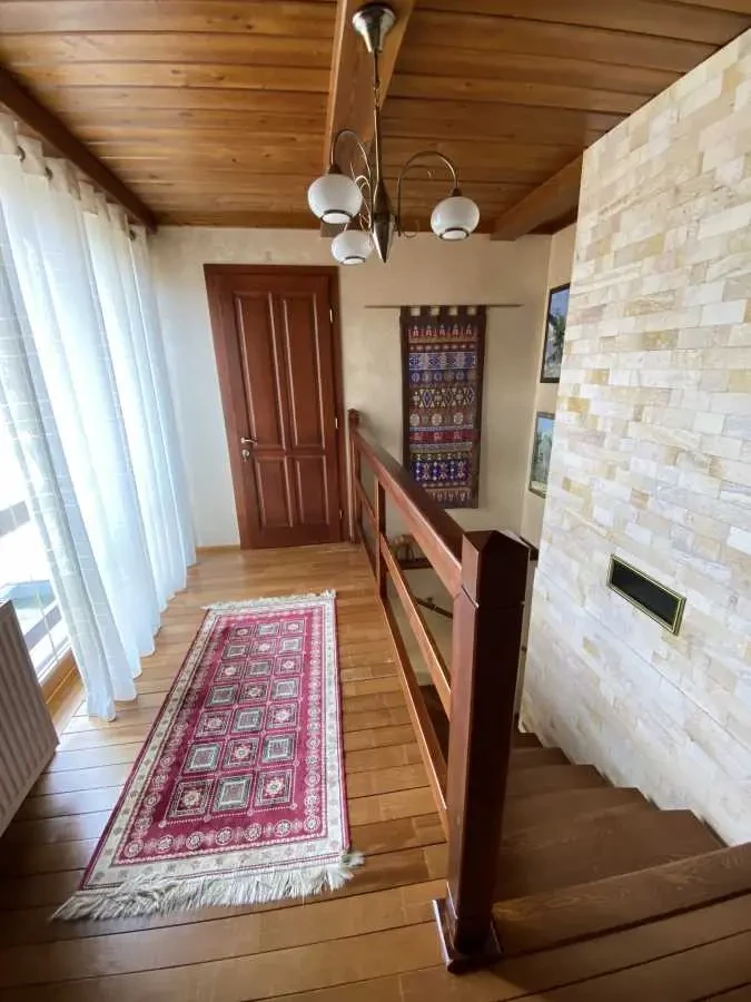 10-к будинок Хустський, Хуст, Центральна 22