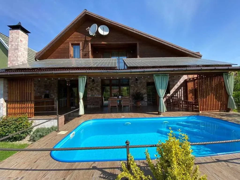 10-к будинок Хустський, Хуст, Центральна