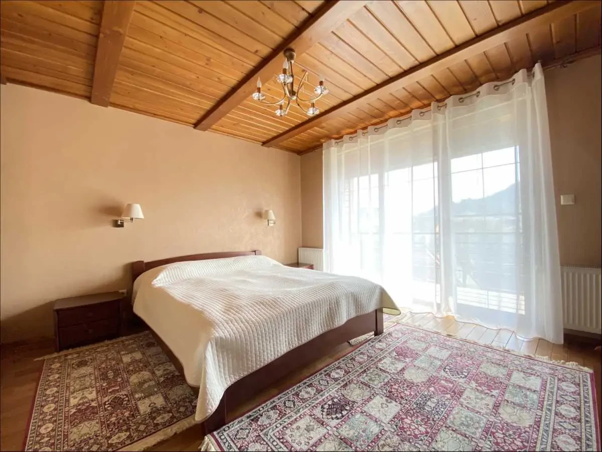 10-к будинок Хустський, Хуст, Центральна 6