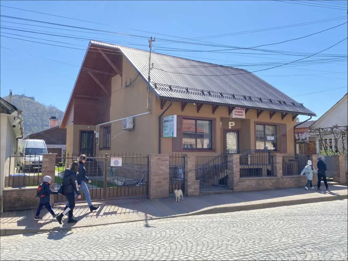 10-к будинок Хустський, Хуст, Центральна 10