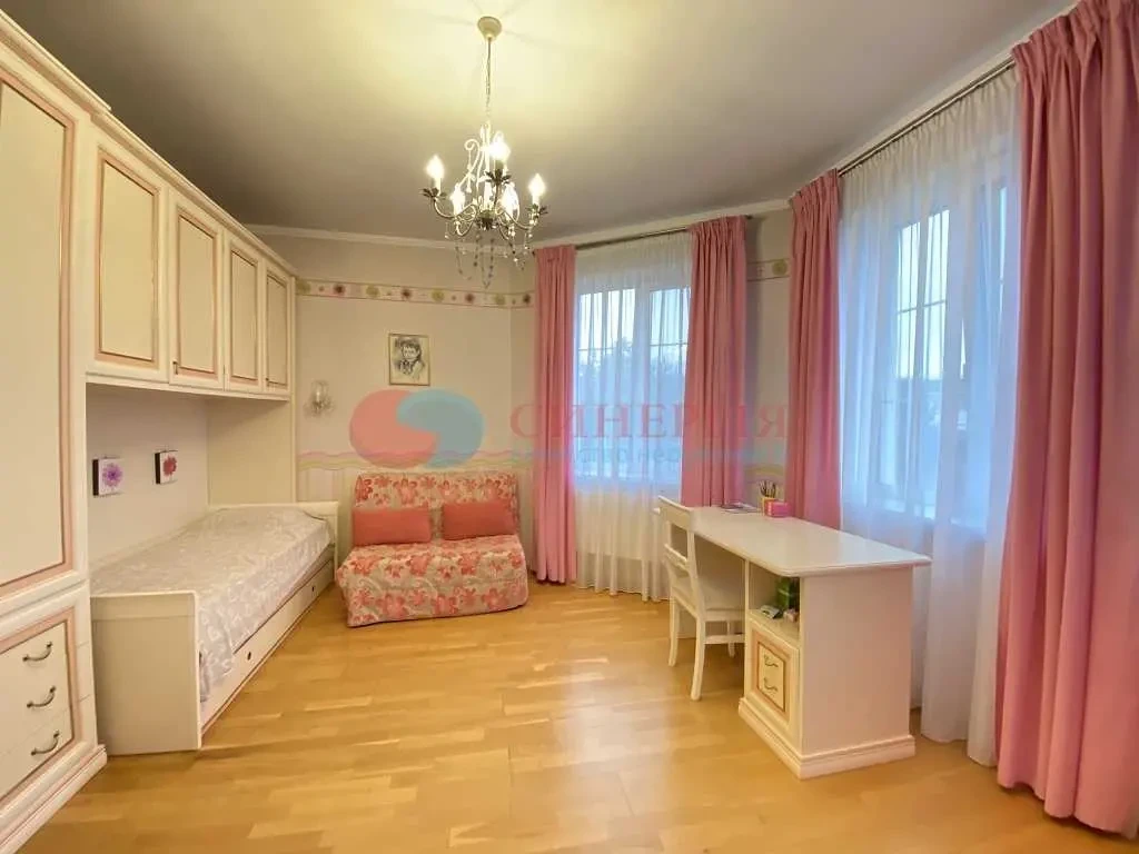 6-к будинок Бучанський, Михайлівка-Рубежівка, вул. Ганни Михайлової 11