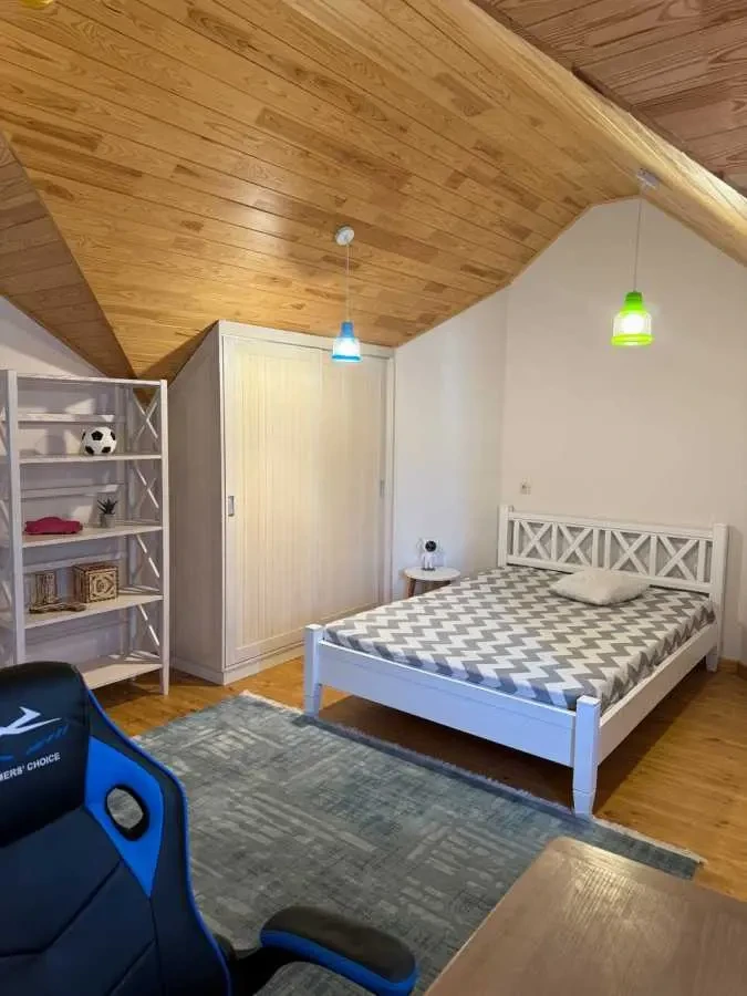 4-к будинок Обухівський, Круглик, Озерна 15