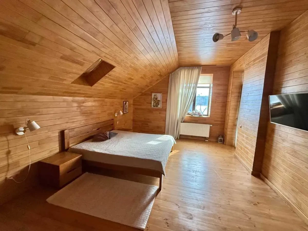 4-к будинок Обухівський, Круглик, Озерна 13