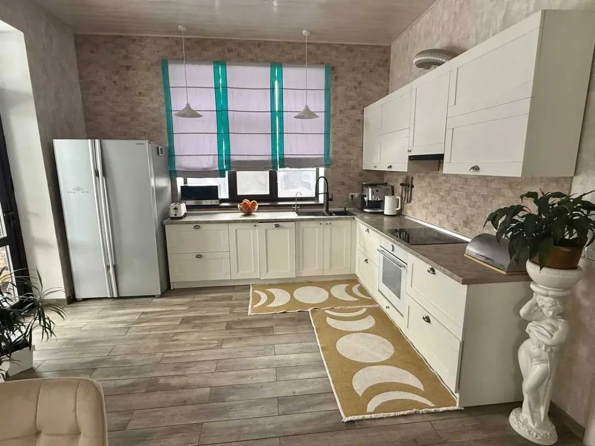 4-к будинок Обухівський, Круглик, Озерна 4