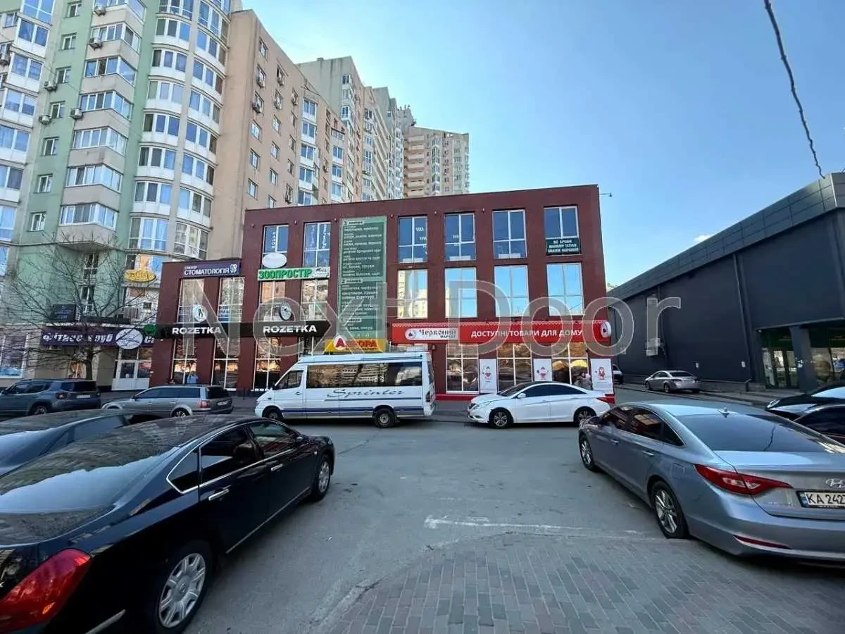 торгові площі Вишгородський, Вишгород, проспект Шевченка 2-Г 6