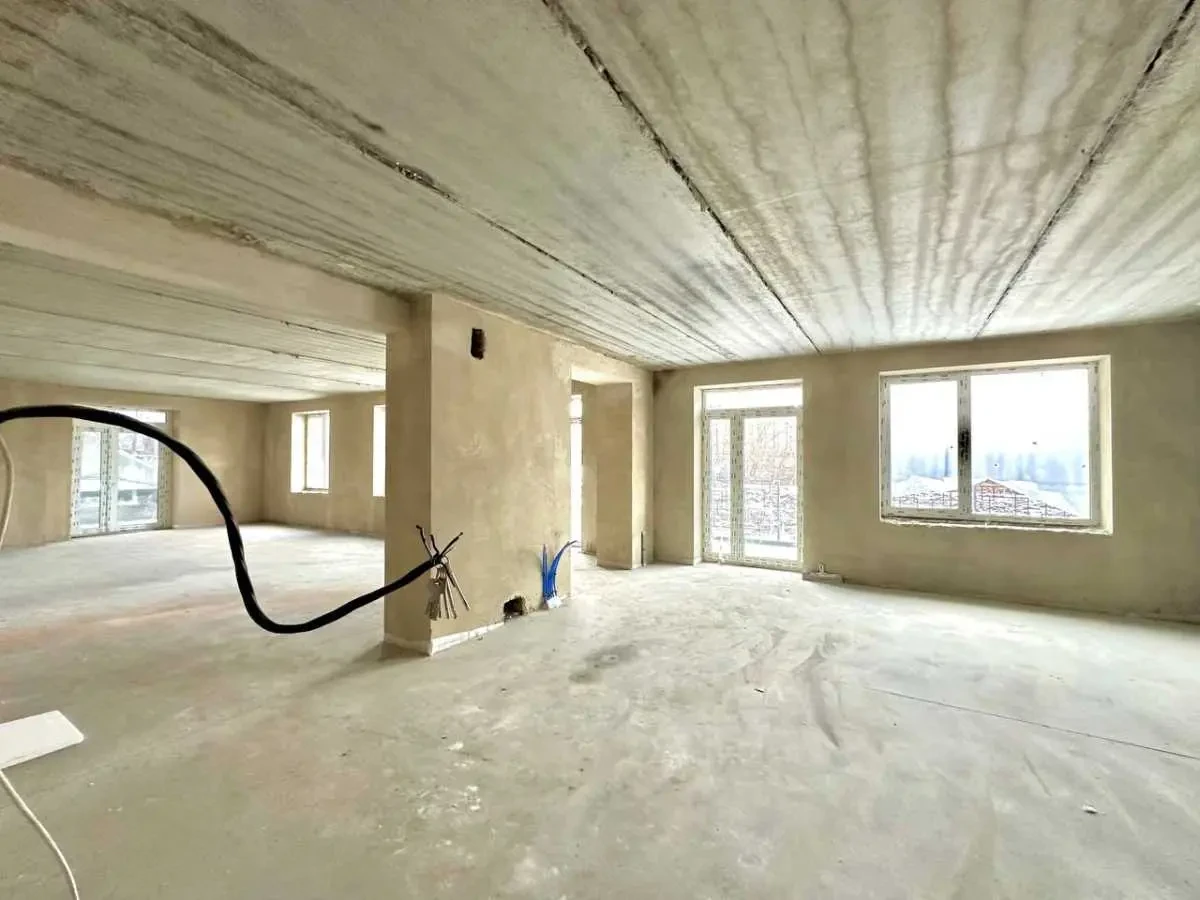 приміщення, будівлі Фастівський, Гатне, Святопетрівська 9