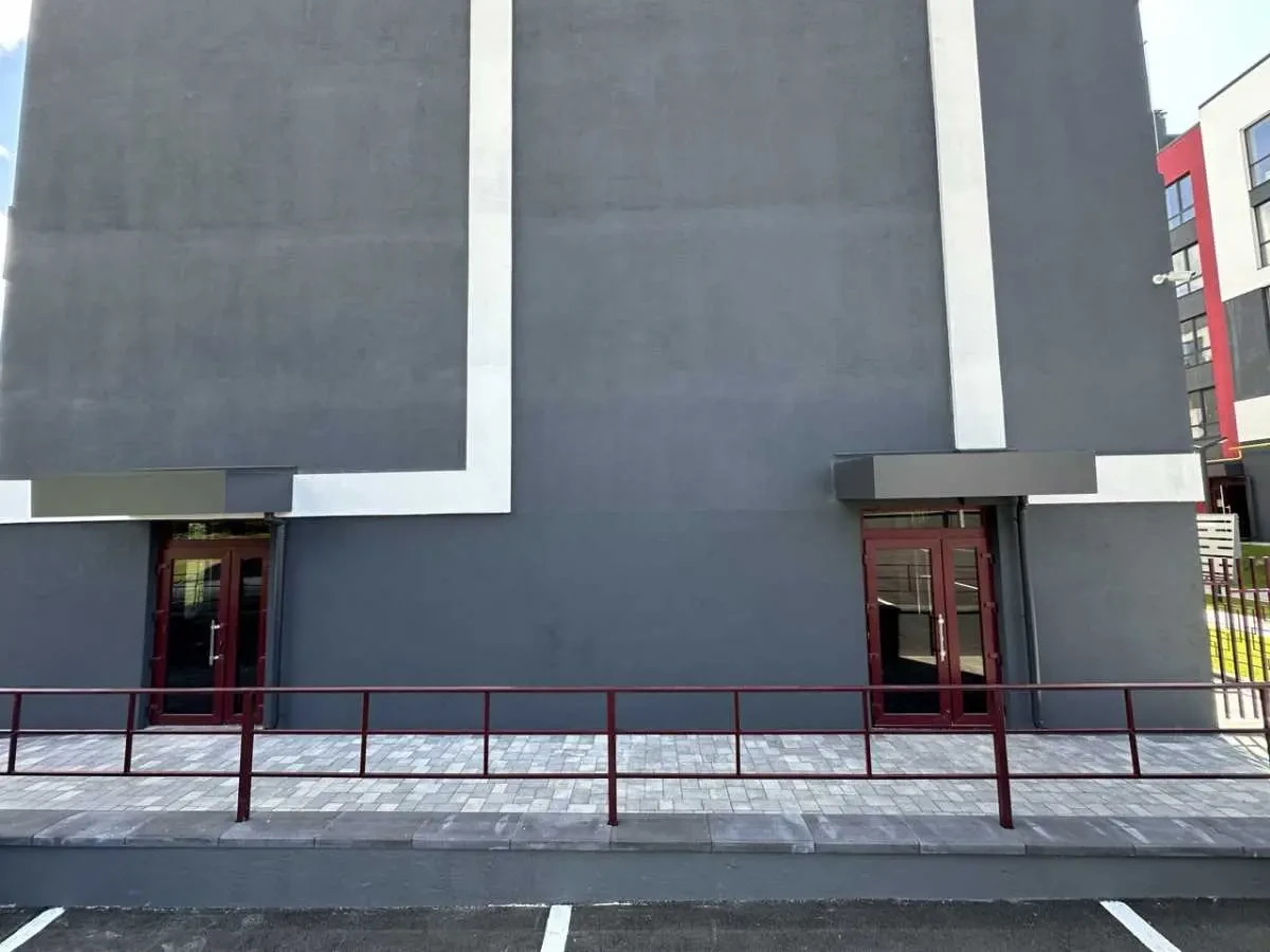 приміщення, будівлі Фастівський, Гатне, Святопетрівська 4