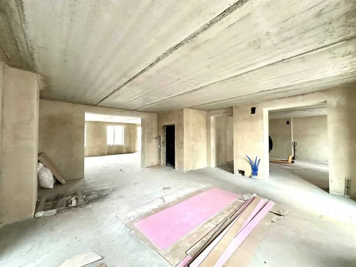 приміщення, будівлі Фастівський, Гатне, Святопетрівська 15