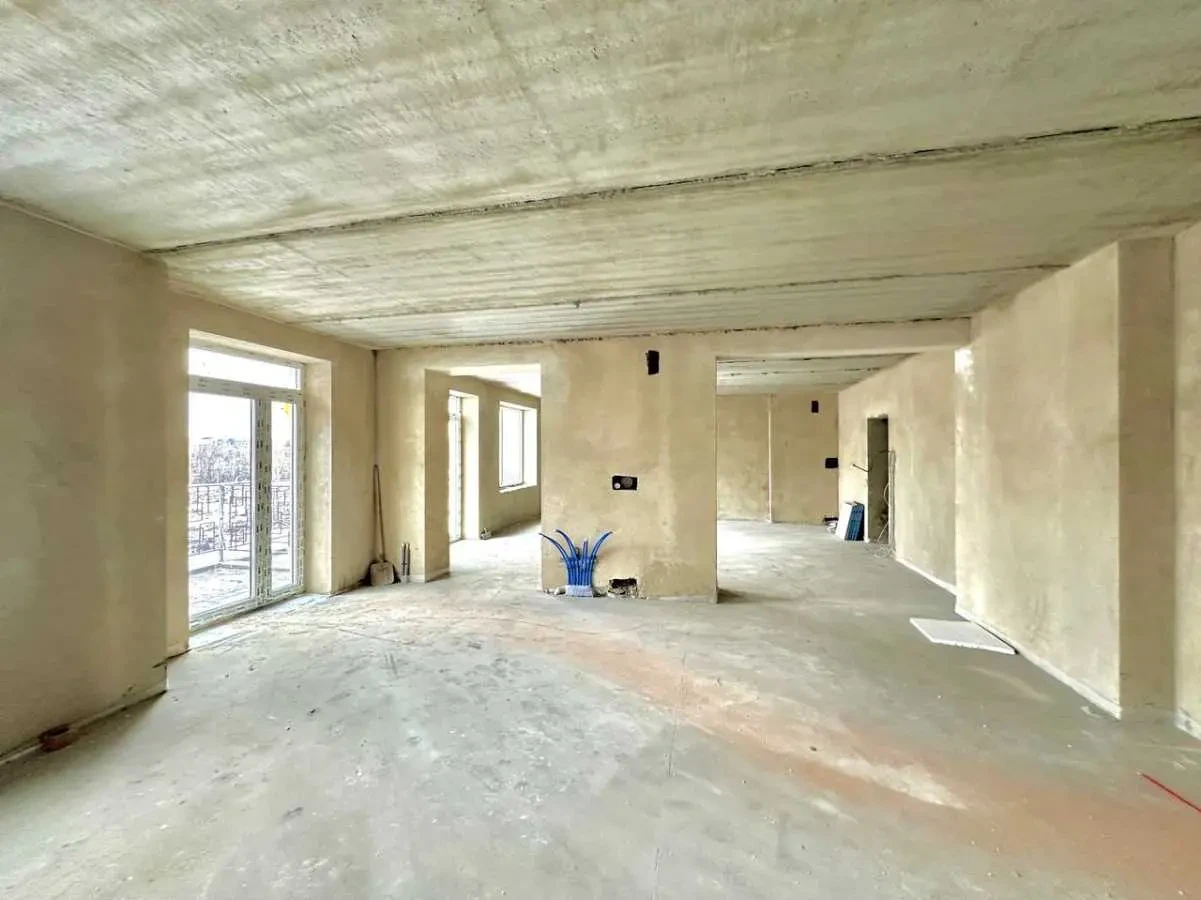 приміщення, будівлі Фастівський, Гатне, Святопетрівська 11