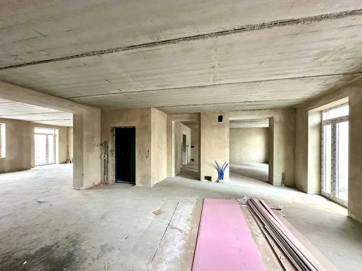 приміщення, будівлі Фастівський, Гатне, Святопетрівська 16