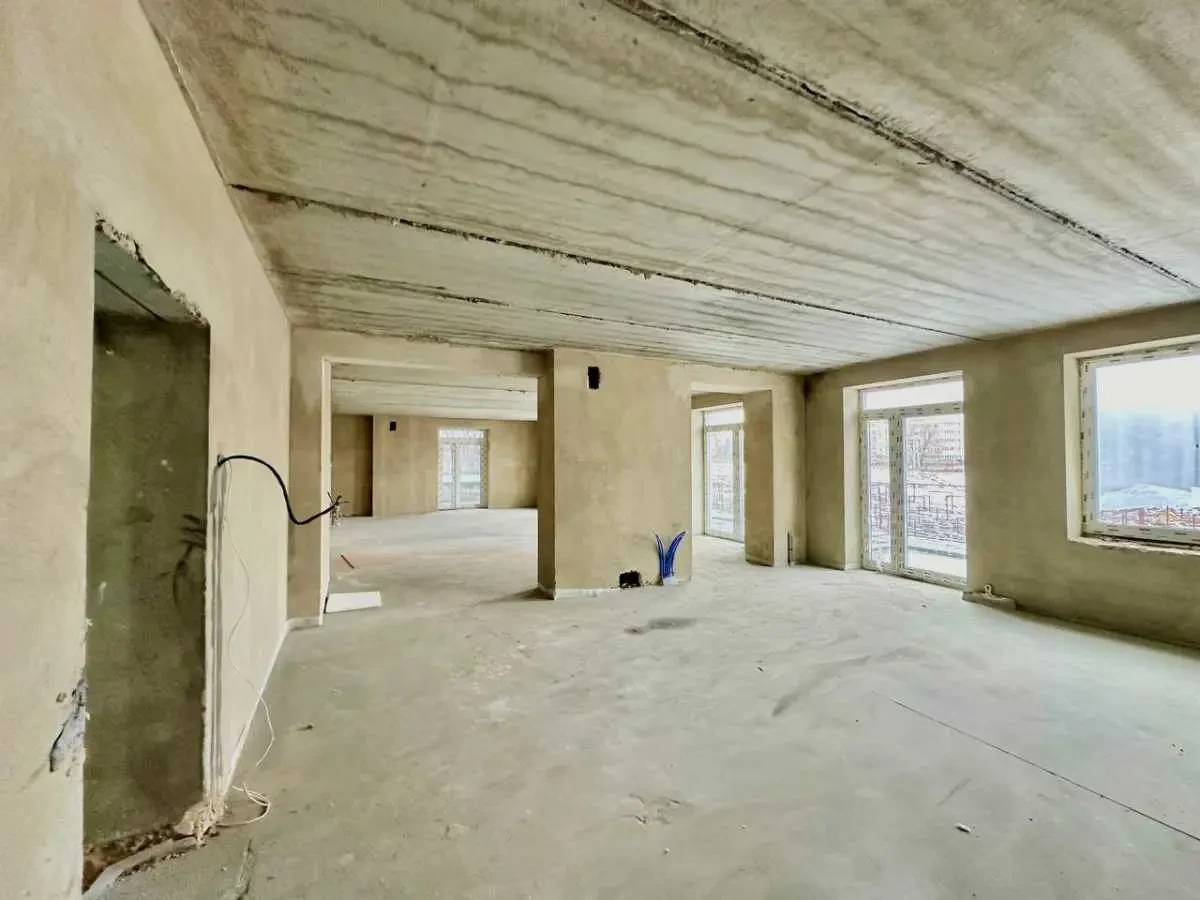 приміщення, будівлі Фастівський, Гатне, Святопетрівська 8