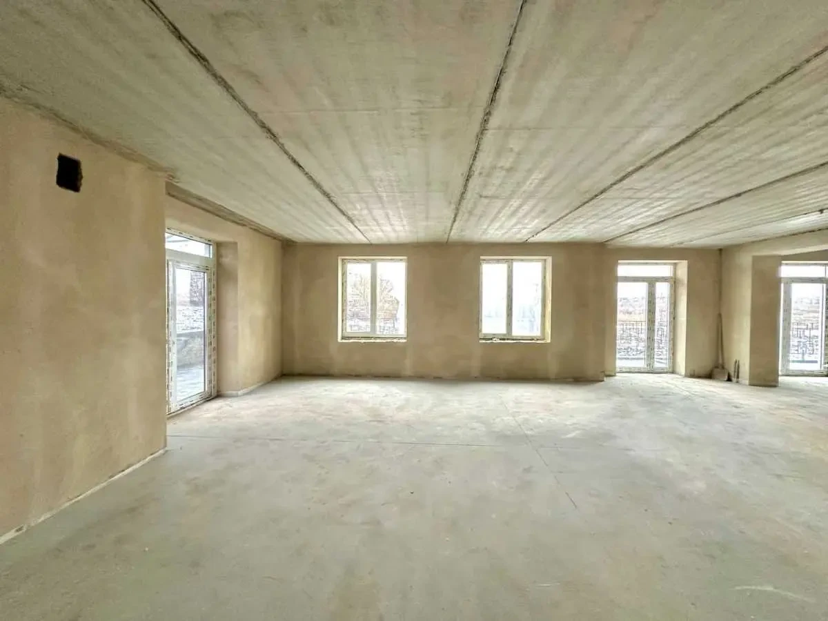 приміщення, будівлі Фастівський, Гатне, Святопетрівська 14