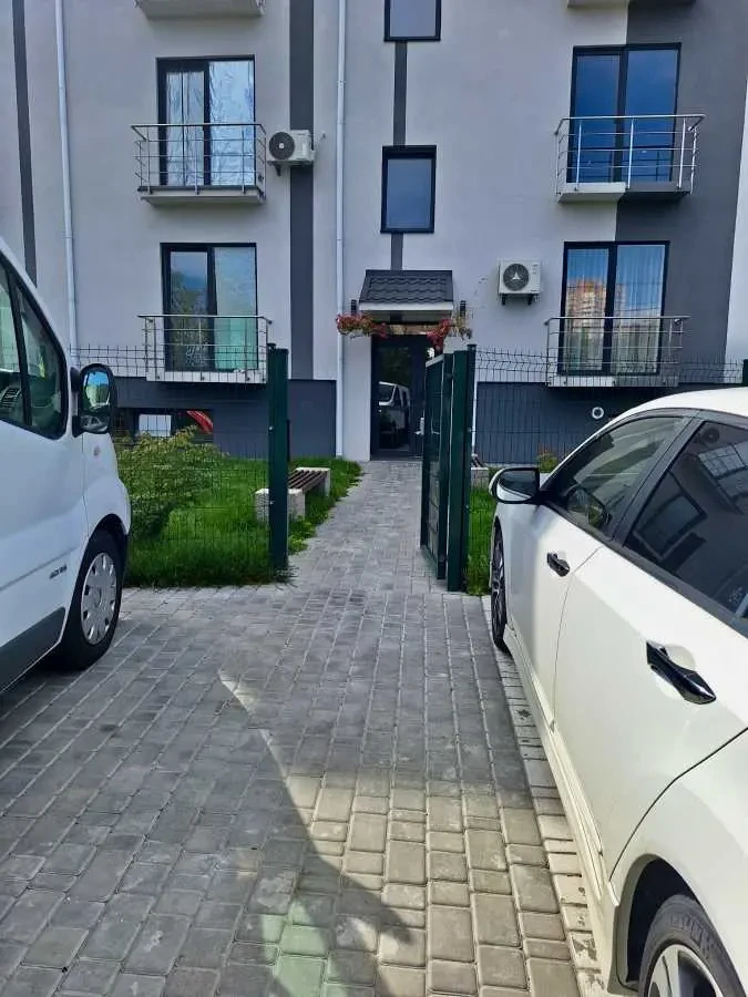 приміщення, будівлі Київ, Святошинський, Осіння 71